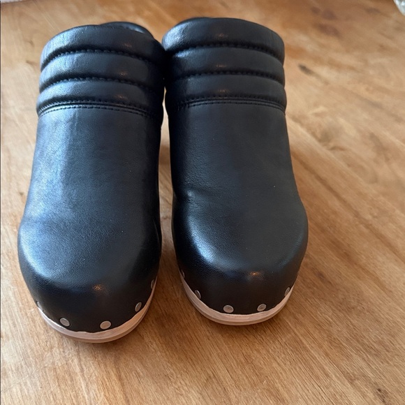 PAIGE Black Leather Clog Mules with Light Wood Heel - Picture 3 of 6